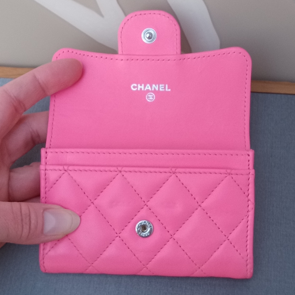 💝 CHANEL Pink Quilted Lambskin Flap Card Holder EUC - Picture 4 of 14